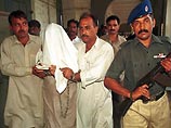 Власти Пакистана арестовали группу лиц, подозреваемых в причастности к убийству экс-премьера и популярного лидера оппозиции Беназир Бхутто, заявил журналистам в Исламабаде министр внутренних дел Хамид Наваз