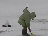В Азовском море моряки спасли двух рыбаков с отколовшейся льдины В Азовском море моряки спасли двух рыбаков с отколовшейся льдины