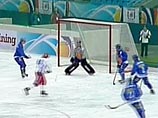 Россия досрочно вышла в полуфинал домашнего ЧМ по хоккею с мячом Россия досрочно вышла в полуфинал домашнего ЧМ по хоккею с мячом