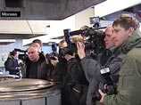 Жириновский проследовал в пищеблок СИЗО, где с интересом наблюдал за приготовлением пищи и даже попробовал рассольник, который, впрочем, не вызвал у него восторга