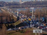 В Киеве освящен самый старый мост. Аварий теперь будет меньше