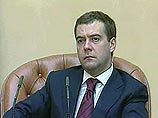 От участия в дебатах отказался Дмитрий Медведев, штаб которого мотивировал это его большой загруженностью работой в правительстве