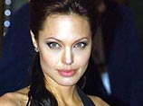 Известная голливудская актриса Анджелина Джоли прибыла в четверг в Ирак в качестве посла доброй воли ООН. Ее поездка в Багдад нацелена на оказание помощи иракским беженцам и вынужденным переселенцам
