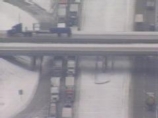 На шоссе в американском штате Висконсин из-за снежной бури и дождя заблокированы 800 автомашин
