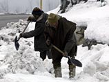 Огромные массы снега обрушились на плотно застроенный участок горного склона в поселке Гулаббагх