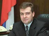 Президентские выборы в России, намеченные на 2 марта, лишены всякой интриги: Дмитрий Медведев, давний соратник Владимира Путина, которого тот назначил приемником, уверенно движется к полной победе