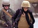 Посла ООН Анжелину Джоли в Ираке накормили солдатской кашей