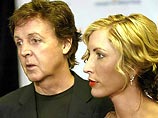 Во вторник доведенная до отчаяния Миллз позвонила супругу и сказала, что готова отказаться от дачи показаний за 10 миллионов фунтов стерлингов - сумму на 40 миллионов меньше той, на которую Миллз претендовала раньше Во вторник доведенная до отчаяния Миллз позвонила супругу и сказала, что готова отказаться от дачи показаний за 10 миллионов фунтов стерлингов - сумму на 40 миллионов меньше той, на которую Миллз претендовала раньше