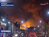 Сильный пожар охватил известный Кэмденский рынок на севере Лондона. В тушении огня принимали участие до 100 пожарных. По сообщениям официальных лиц, распространение огня взято под контроль