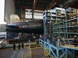 Новейший атомный подводный крейсер "Юрий Долгорукий" спущен на воду из плавучего дока северодвинского ФГУП "ПО "Севмашпредприятие"