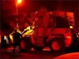 В облаве на наркобаронов британская полиция применила бульдозеры В облаве на наркобаронов британская полиция применила бульдозеры
