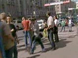 Напомним, в мае 2007 года московская милиция задержала активистов за права гомосексуалистов, когда они пытались передать письмо мэру города Юрию Лужкову с просьбой снять запрет на гей-парад Напомним, в мае 2007 года московская милиция задержала активистов за права гомосексуалистов, когда они пытались передать письмо мэру города Юрию Лужкову с просьбой снять запрет на гей-парад