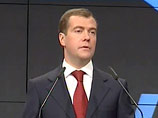 "Мы должны сконцентрироваться на своеобразных четырех "и" - институтах, инфраструктуре, инновациях, инвестициях", - заявил Медведев