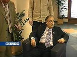 Скрывающийся Кузнецов подозревается в том, что предоставил в Конституционный суд РФ копию справки ФСБ под грифом "секретно" о прослушивании телефонных переговоров экс-сенатора Левона Чахмахчяна, обвиняемого в мошенничестве Скрывающийся Кузнецов подозревается в том, что предоставил в Конституционный суд РФ копию справки ФСБ под грифом "секретно" о прослушивании телефонных переговоров экс-сенатора Левона Чахмахчяна, обвиняемого в мошенничестве