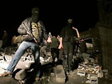По палестинским данным, в лагере беженцев Эль-Бурейдж в пятницу вечером произошел мощный взрыв в доме одного из наиболее высокопоставленных командиров "Рот Иерусалима" (боевого крыла "Исламского джихада") Аймана абу Фаеда