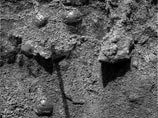 Группа ученых из NASA несколько лет назад объявила, что марсоход обнаружил песчаные формации, которые могли образоваться благодаря существованию соленой воды богатой щелочью Группа ученых из NASA несколько лет назад объявила, что марсоход обнаружил песчаные формации, которые могли образоваться благодаря существованию соленой воды богатой щелочью