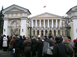 Акция протеста против закрытия "колхозного рынка" около станции метро "Старая деревня" в Санкт-Петербурге 12 февраля