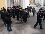 Акция протеста против закрытия "колхозного рынка" около станции метро "Старая деревня" в Санкт-Петербурге 12 февраля