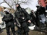 Представители сил правопорядка погром предотвратить не пытались и за происходящим следили с безопасного расстояния. Инцидент обошелся без человеческих жертв, размер материального ущерба, судя по всему, будет весьма значительным Представители сил правопорядка погром предотвратить не пытались и за происходящим следили с безопасного расстояния. Инцидент обошелся без человеческих жертв, размер материального ущерба, судя по всему, будет весьма значительным