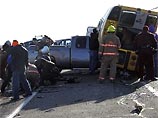 В США школьный автобус столкнулся с несколькими машинами: трое погибших, 10 раненых В США школьный автобус столкнулся с несколькими машинами: трое погибших, 10 раненых