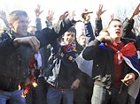 Уже несколько дней продолжаются беспорядки на административной границе Сербии и самопровозглашенного Косова Уже несколько дней продолжаются беспорядки на административной границе Сербии и самопровозглашенного Косова