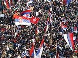 В Белграде десятки тысяч человек собрались на митинг: "Косово - это Сербия"