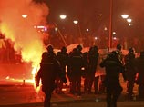 В ходе беспорядков в Белграде пострадали сотни человек, было подожжено здание посольства США