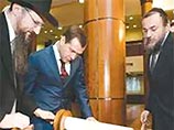 Слухи о том, что Медведев - еврей, обеспокоили еврейскую общину России. Ему советуют это не афишировать
