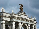 В Москве разразилась февральская гроза. Давление резко упало В Москве разразилась февральская гроза. Давление резко упало