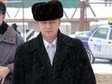 Александр Козулин был задержан 25 марта 2006 года за хулиганство и позже осужден на пять с половиной лет лишения свободы