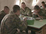 Он уточнил, что "шведский стол" планируется использовать в столовых воинских частей, в которых численность питающихся не превышает 300 человек