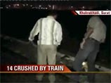 В Индии поезд сбил 16 человек, которые шли по путям