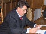 Действующий мэр, Борис Скрынников, срок полномочий которого истекает, баллотируется для переизбрания, но, как считается, его шансы невелики