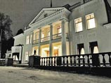 По поводу дачи Владимир Путин уже определился – он оставляет за собой свою любимую резиденцию в "Ново-Огарево". Место жительства нового президента пока еще неизвестно По поводу дачи Владимир Путин уже определился – он оставляет за собой свою любимую резиденцию в "Ново-Огарево". Место жительства нового президента пока еще неизвестно