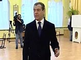 Медведев проголосовал: "Хорошее настроение. Сменилось время года"
