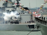 Вьетнамский сухогруз врезался в два японских эсминца, стоявших на якорях в порту Хошимин