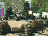 Днем раньше президент Эквадора Рафаэль Корреа и президент Венесуэлы Уго Чавес направили на границу с Колумбией войска и танки