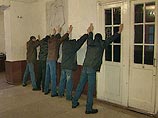 Испугавшись, что жертва сообщит о преступлении в правоохранительные органы, насильники "жестоко избили несовершеннолетнюю, после чего удушили её". Испугавшись, что жертва сообщит о преступлении в правоохранительные органы, насильники "жестоко избили несовершеннолетнюю, после чего удушили её".