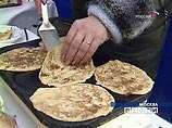 Блинное шоу происходило в масленичном городке у стен Кремля - в "Разгульный четверток" Широкой Масленицы Блинное шоу происходило в масленичном городке у стен Кремля - в "Разгульный четверток" Широкой Масленицы