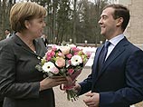 Медведев принял Меркель в подмосковном замке  "Майн Дорф"