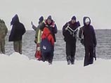 На юго-востоке Сахалина в заливе Мордвинова в воскресенье от берегового припая оторвало льдину с 600 рыбаками