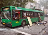 Основной версией взрыва в автобусе в Тольятти в октябре 2007 года является неосторожное обращение с самодельным взрывным устройством, сообщил начальник УФСБ РФ по Самарской области Юрий Рожин во вторник в Самаре на встрече с журналистами