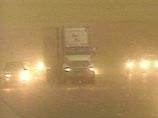 Москву накрыл густой туман, осложнив движение транспорта