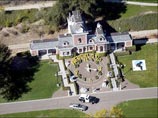 Фанаты Майкла Джексона решили купить поместье Neverland за $30 млн Фанаты Майкла Джексона решили купить поместье Neverland за $30 млн