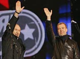 Когда 2 марта Медведев прогуливался по Красной площади, прежде чем представиться российскому народу в качестве следующего президента, он был одет в черную кожаную куртку, джинсы и вязаный свитер