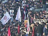 Около трех тысяч сторонников грузинской оппозиции в эти минуты проводят митинг на проспекте Руставели в Тбилиси перед зданием парламента Грузии
