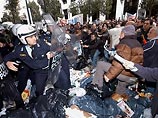 Греческие мусорщики захватили афинскую мэрию, протестуя против планов реформы пенсионной системы Греческие мусорщики захватили афинскую мэрию, протестуя против планов реформы пенсионной системы
