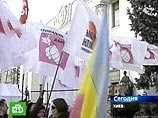 Сторонники Тимошенко и боксера Кличко пикетируют Раду, требуя отставки мэра Киева