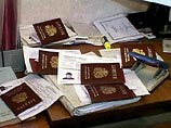 По его словам, обязательной массовой замены паспортов, подобной обмену паспортов с советской символикой на новые не будет.     