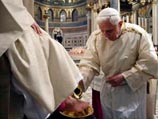 В Чистый Четверг Папа омыл ноги двенадцати священнослужителям